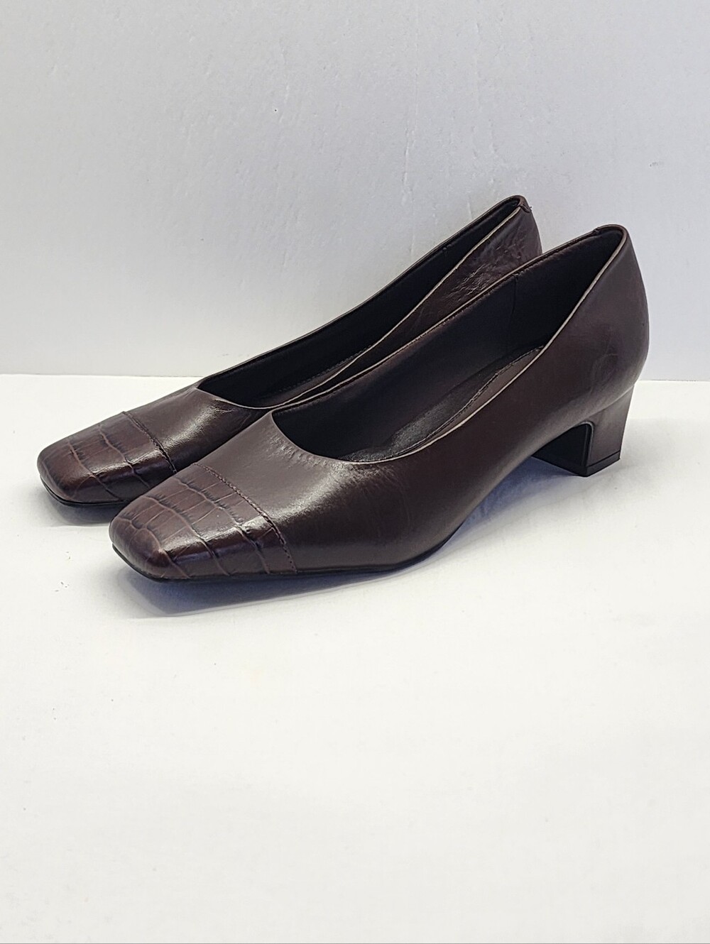 Easy Spirit Waltz croco-embossed Brown Low Block Heel Pumps